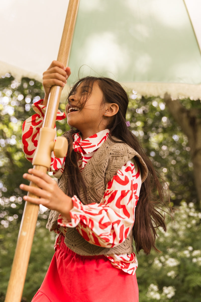 Shirt met rode bloemen | AOP Red Flower
