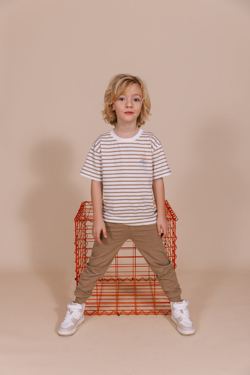 Shirt Bruin | AOP Brown Stripe