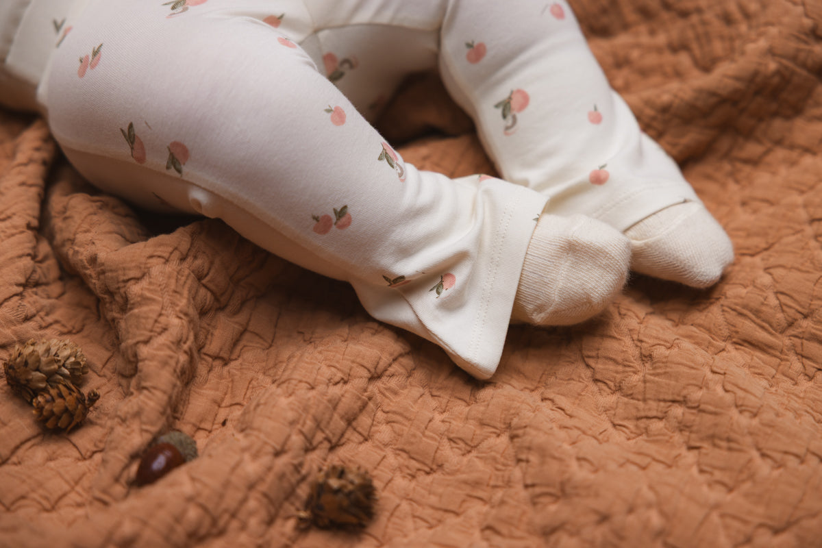 Flairbroek cremekleurig met bloemen | AOP Cream Forms